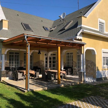Pacsirta Apartman Lenti Ngoại thất bức ảnh